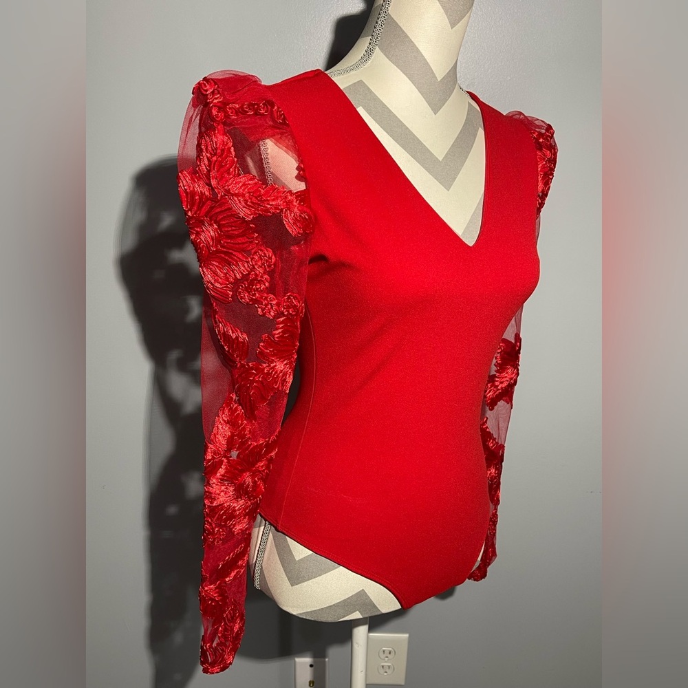 Elegant Red Floral Sleeve Women's Top - Picture 5 of 9